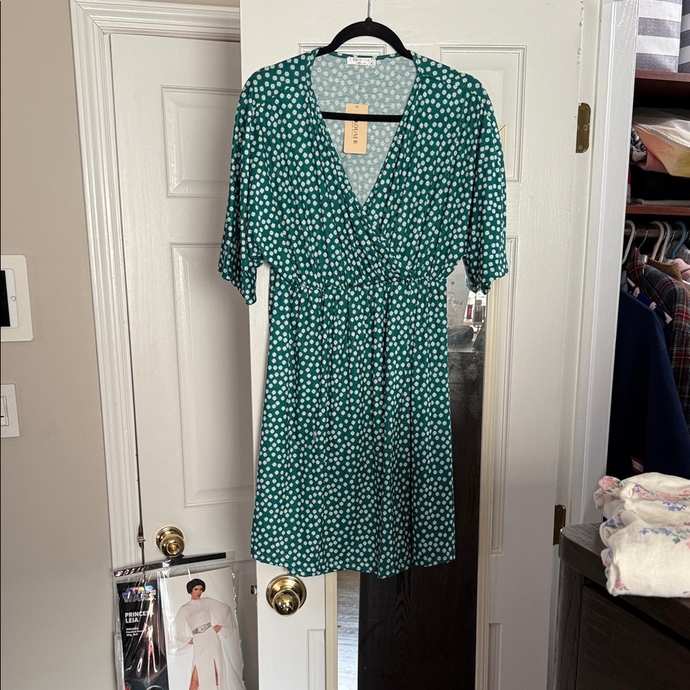 Elegant Green with flowers breastfeeding friendly
